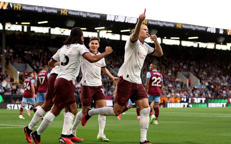 Отборите на Бърнли и Манчестър Сити играят при резултат 0:1