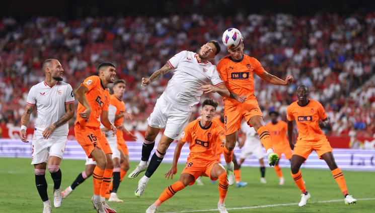 Севиля Валенсия - Валенсия надигра Севиля като гост в първия мач в Ла Лига