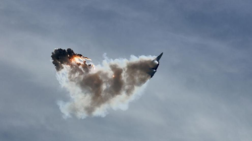 Самолет Су-30 се разби при изпълнение на тренировъчен полет в