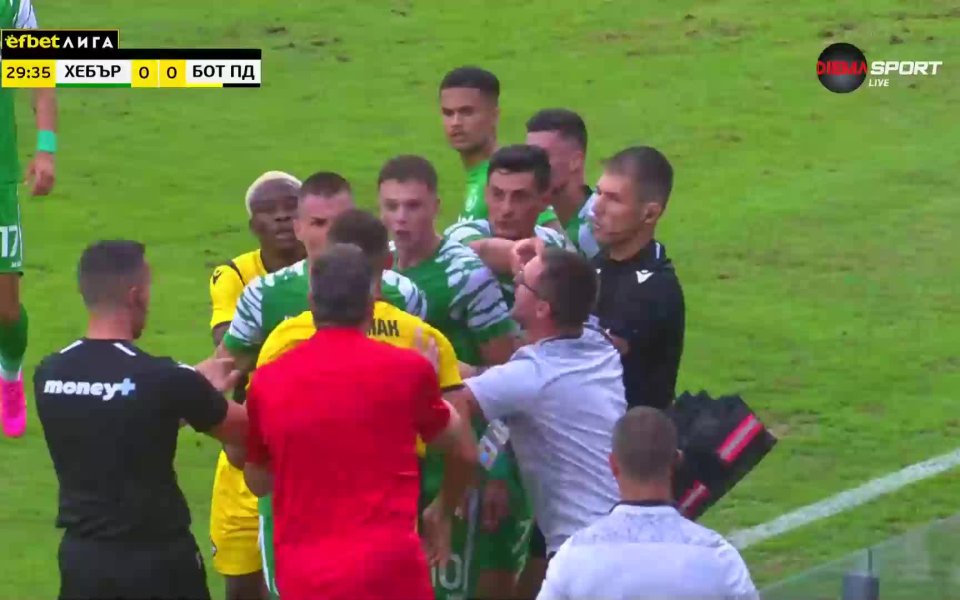 След пропуснатата дузпа на Мартин Секулич в 30-ата минута на