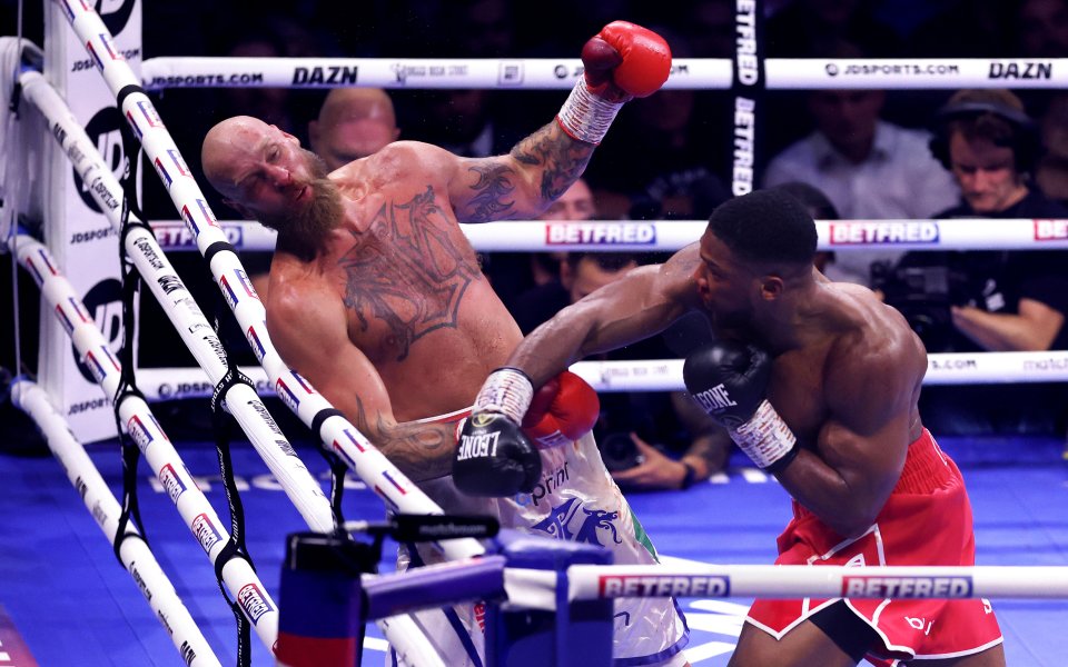 Антъни Джошуа се завърна с нокаут! Ей Джей победи Роберт