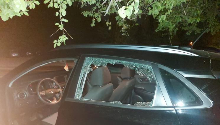 автомобил счупени стъкла вандализъм - ПРЕД