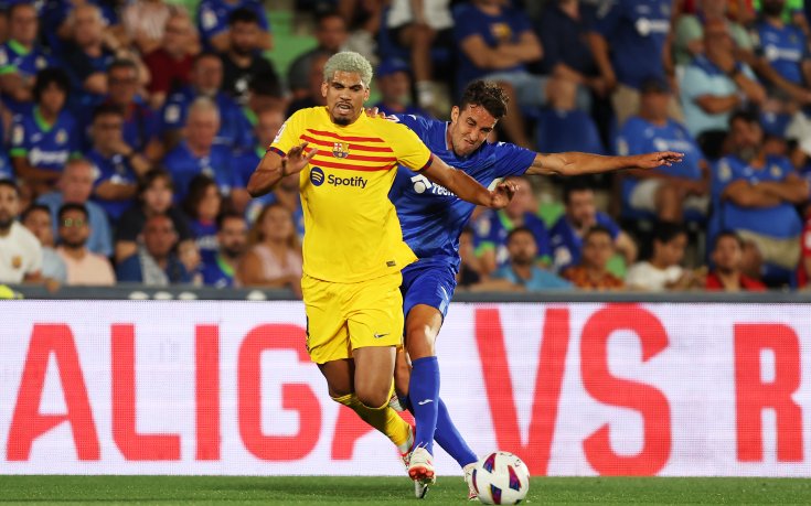 Барселона започна защитата на титлата със стъпка встрани