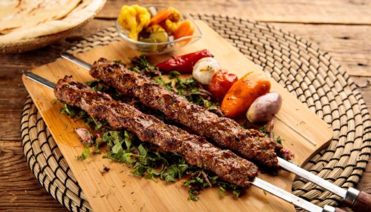 рецепти - Бонапетитен кебап в юфка. Бързо и лесно хапване с богат вкус и ароматни подправки