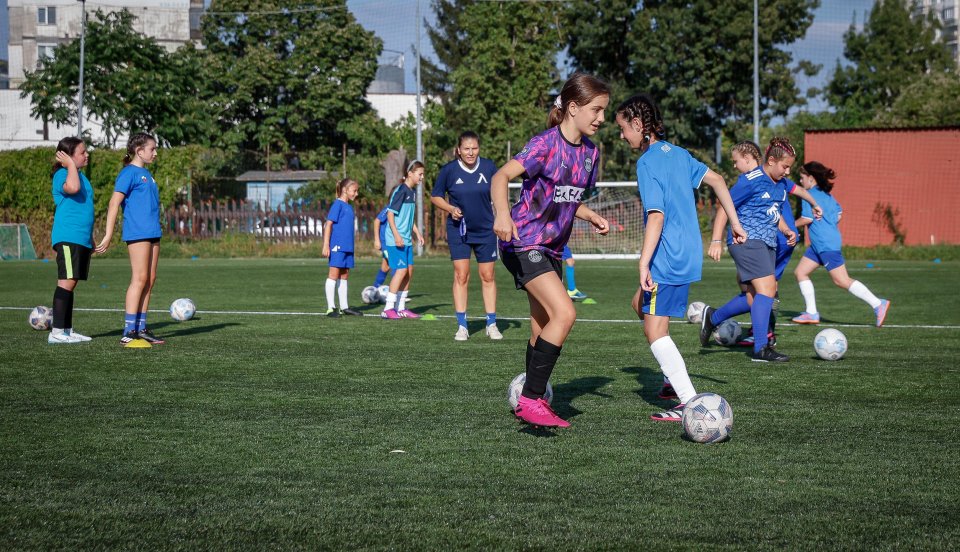 Първа тренировка на девическия отбор на Левски1
