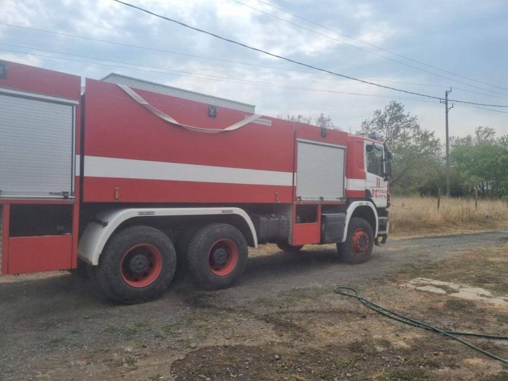 Големият пожар в Бургаско е локализиран, но вятърът продължи да