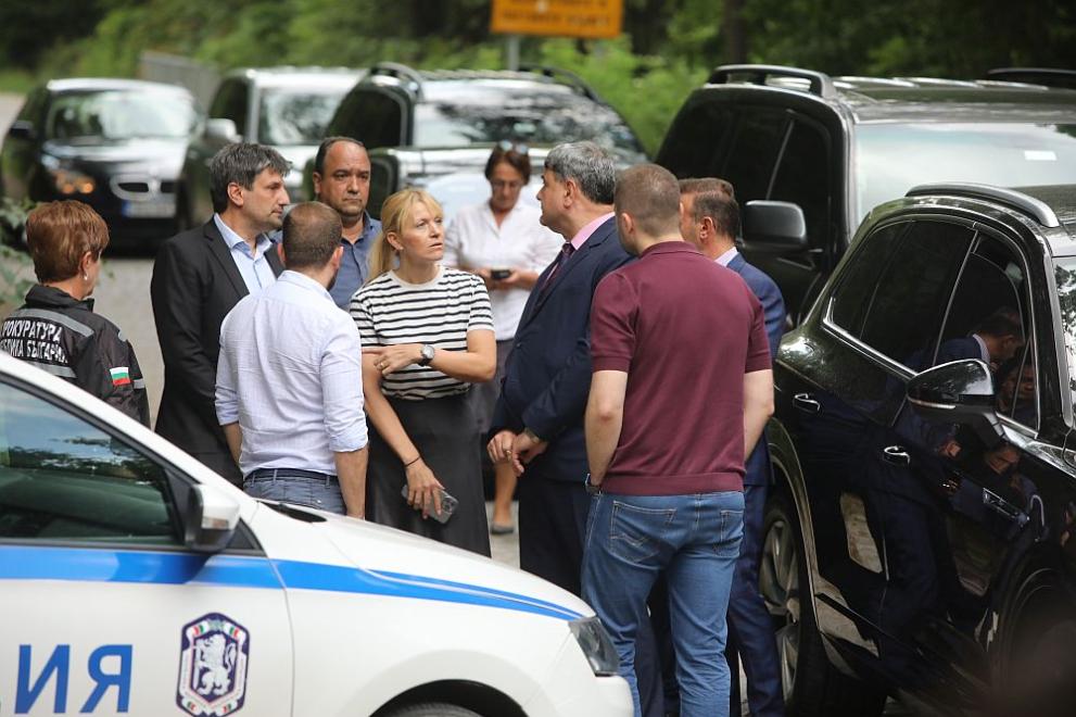 Алексей Петров е бил с охрана по време на разходката