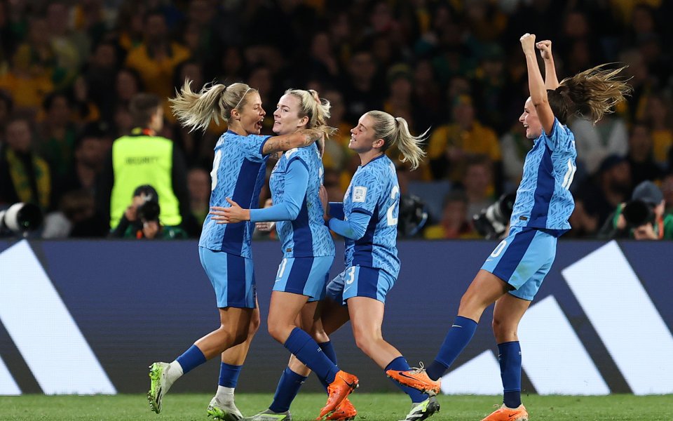 Англия победи с 3:1 домакина Австралия в полуфинал на Световното