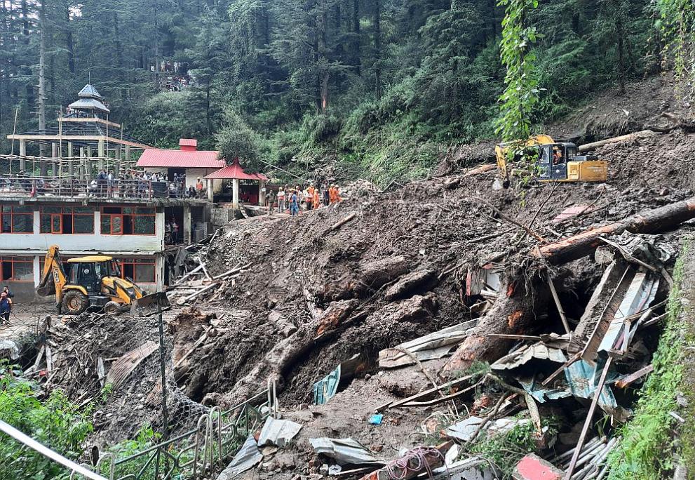 Неспиращите от няколко дни проливни дъждове в района на Хималаите