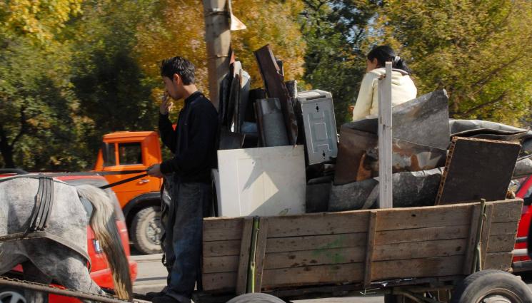 желязо - ПЛЮС ДАНЪЧНИТЕ ОБЛЕКЧЕНИЯ: Връщаме желязо, плащат ни с ваучери за храна
