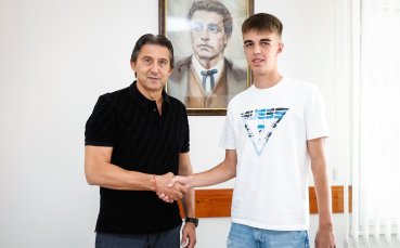 Левски обяви нови договори (снимки)