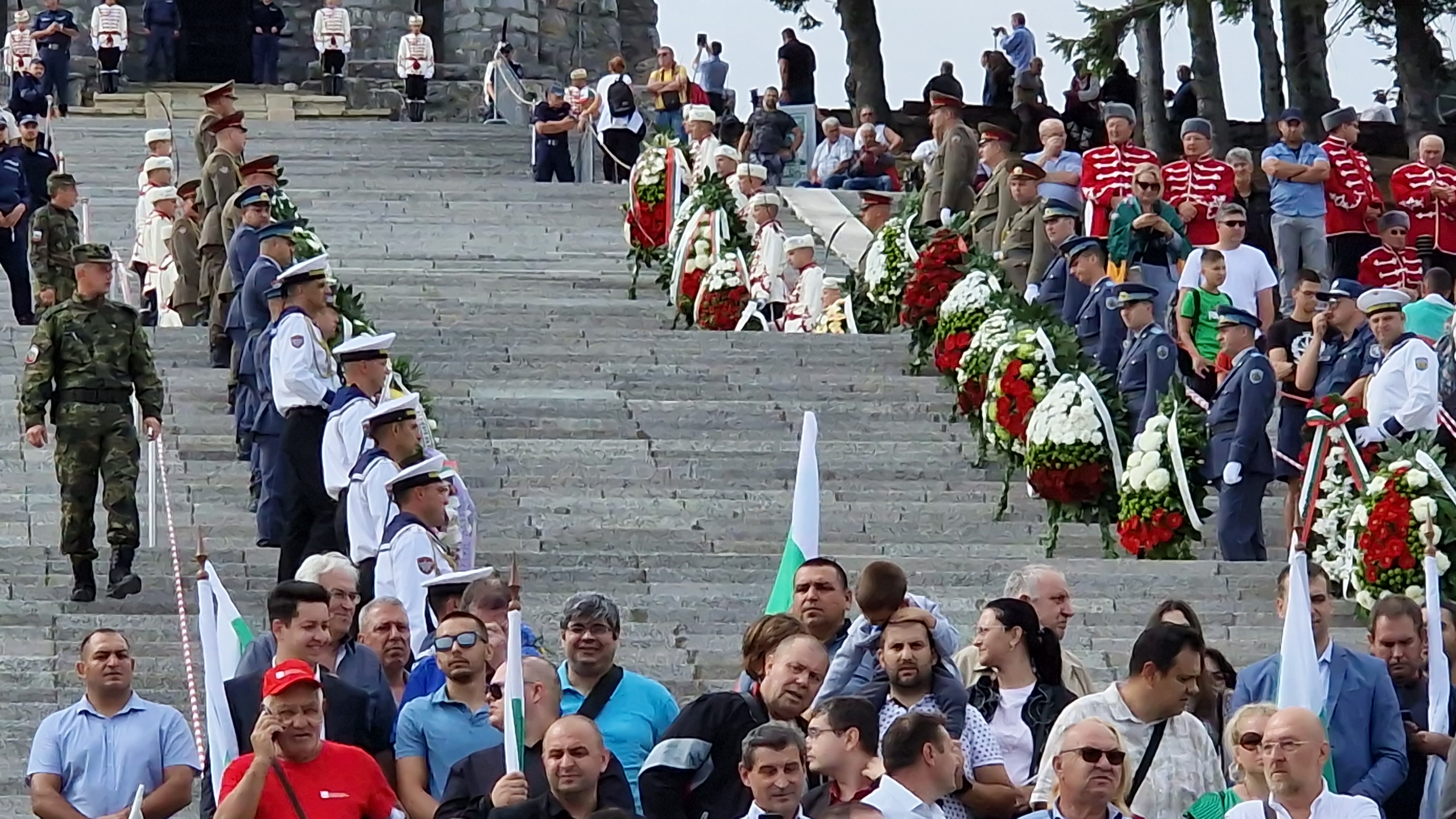 <p>Хиляди се събраха край Паметника на свободата за Националното честване на 146-ата годишнина от Шипченската епопея</p>