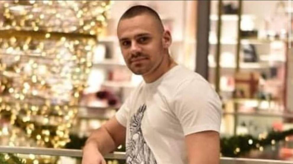 Полицията издирва 21-годишния Ивайло Стоянов. За последно младият мъж е