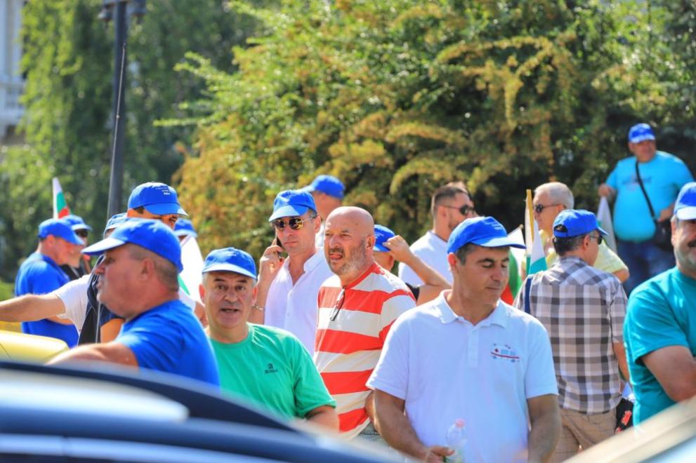 Служители на ЦСМП на протест с искане за увеличение на