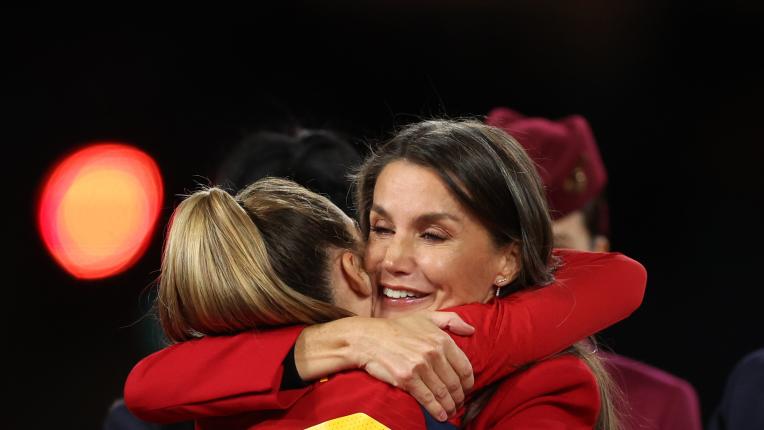 Кралица Летисия отпразнува победата на Испания на Световното първенство по футбол за жени