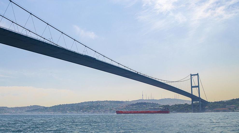 Zaradi megle začasno ustavljen promet skozi Bospor