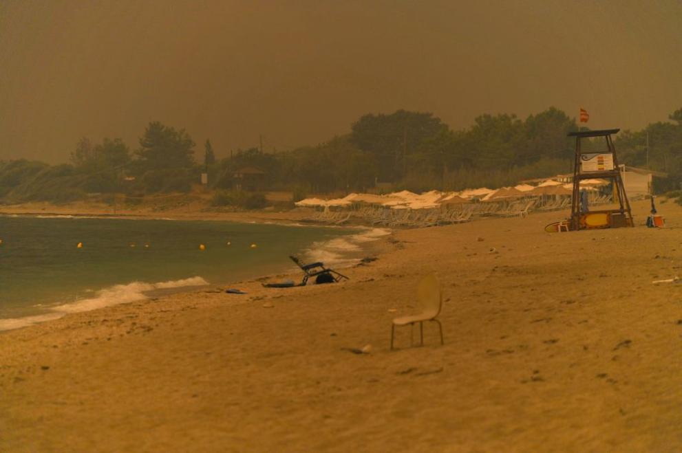 Нямаме сигнали за бедстващи българи в районите на пожарите в