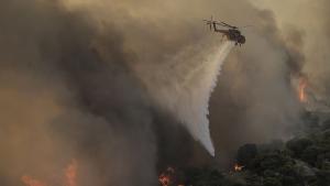 Положението заради пожарите в Гърция продължава да бъде усложнено информират