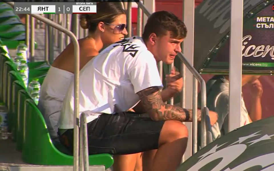 Титулярният вратар на Славия - Светослав Вуцов, изгледа мача Янтра