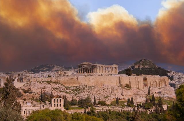 Продължаващите пожари на много места в Гърция и динамичната обстановка