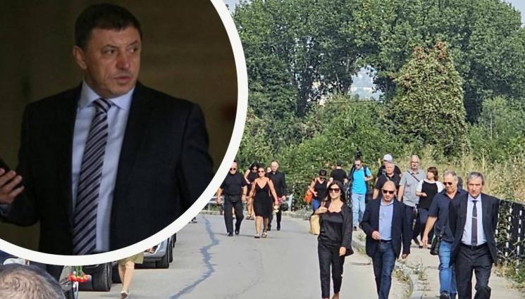Алексей Петров погребение - СРЕД ОПЕЧАЛЕНИТЕ: Хакерът на НАП и Пламен Бобоков почетоха Алексей Петров! (СНИМКИ)