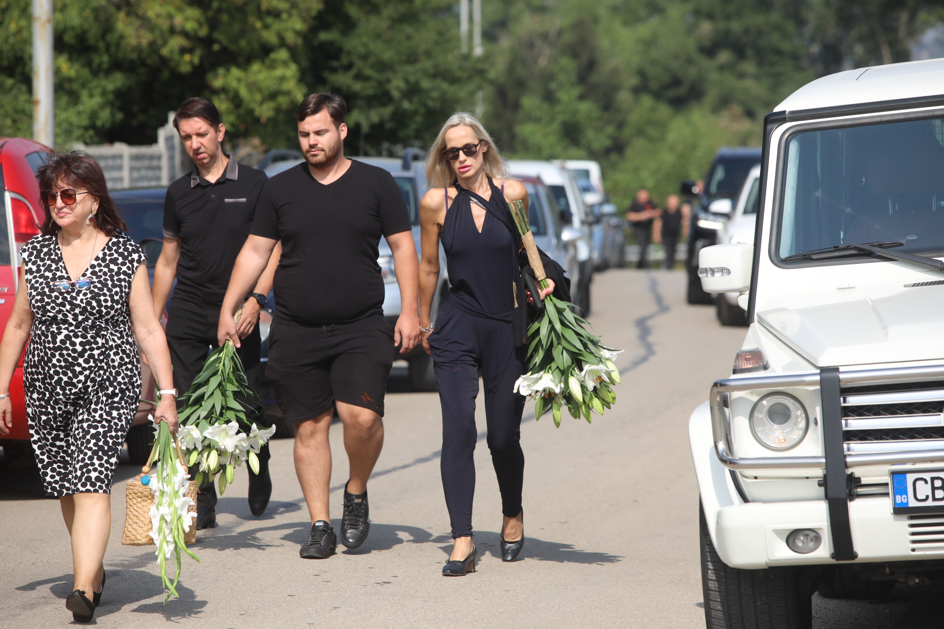 <p>Близки и познати изпращат Алексей Петров в последния му път. Поклонението е в Православен гробищен парк &quot;Св. Архангел Михаил&quot; в кв. &quot;Бояна&quot; в София</p>