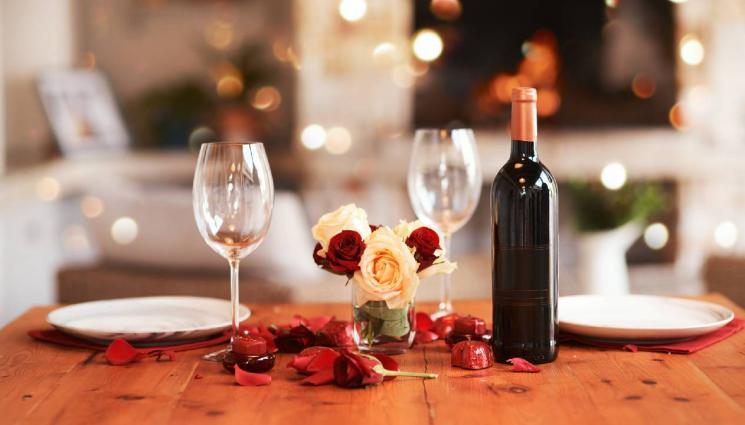 вино - ЗЛАТНО ВРЕМЕ: Китките на масата омекотяват вкуса на виното