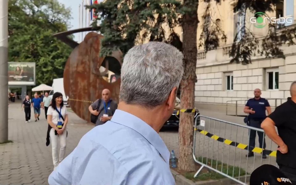 Бившият собственик на Левски Тодор Батков също ще наблюдава мача