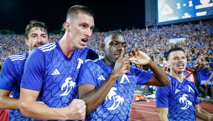 Фадига Левски Айнтрахт - В Левски чистят главите на играчите от „оферти“