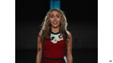 Miley Cyrus пее с тъга и радост за младостта си в "Used To Be Young"