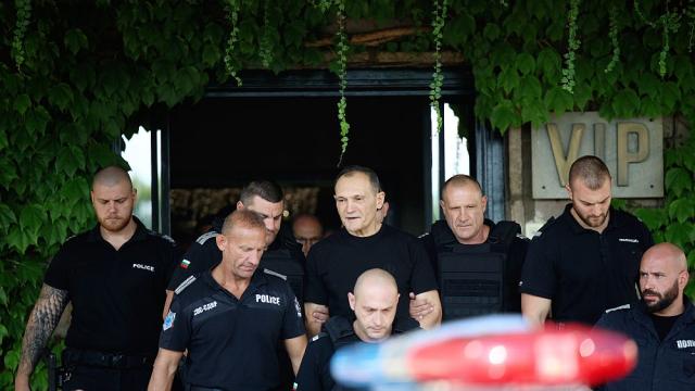 Васил Божков се прибра в България (СНИМКИ)