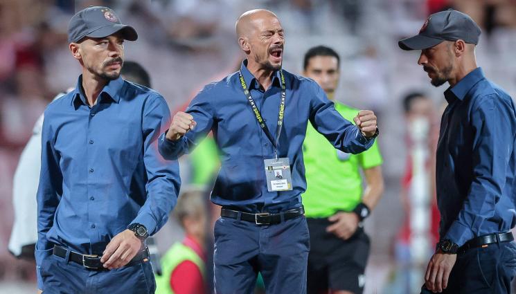 Нестор Ел Маестро - С изтекъл срок на годност: В ЦСКА тъкмят треньорска сглобка при шут за Ел Маестро