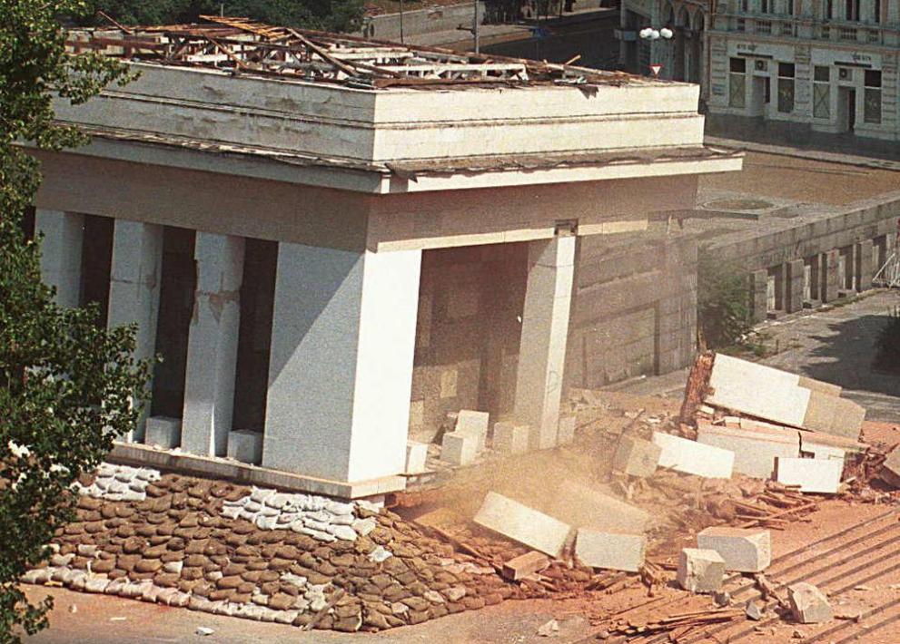 На днешната дата преди 24 години окончателно е съборен мавзолеят