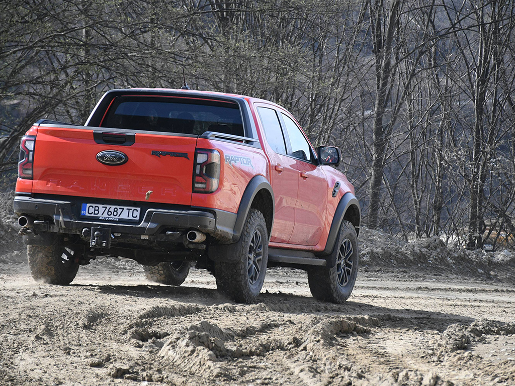 Зад волана на Ford Ranger Raptor