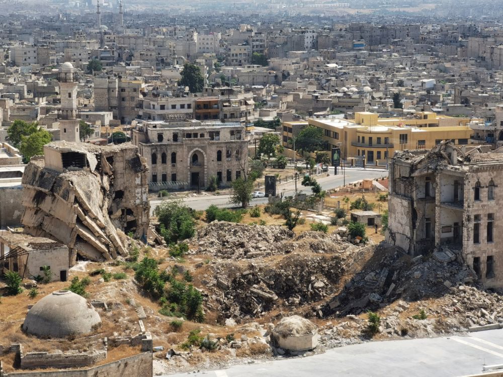 Въпреки че точната възраст на Алепо не е известна, в града има древен храм, датиращ от около 8 000 - 10 000 г. пр. новата ера, според Encyclopedia Britannica.  Съвременният град беше опустошен от продължителната и жестока война в Сирия. Смята се, че най-малко 30% от древния Алепо, обект на наследството на ЮНЕСКО, също е бил разрушен