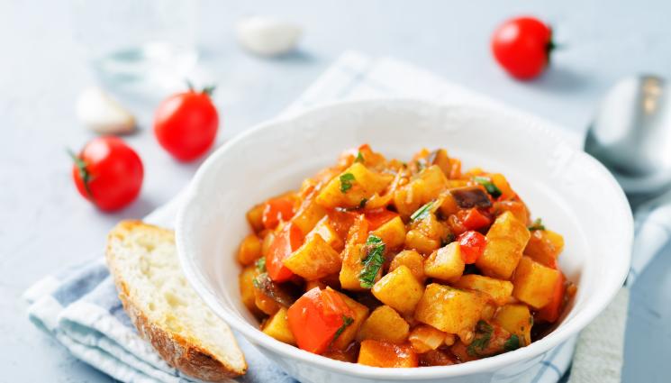 картофена яхния - ЗЕЛЕНЧУЦИТЕ СКОЧИХА ПОСРЕД ЛЯТО: Яхнията с картофи поскъпна!