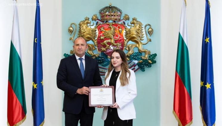 Нургюл Салимова Румен Радев - ГОРДОСТ: Президентът награди Нургюл Салимова! (СНИМКА)