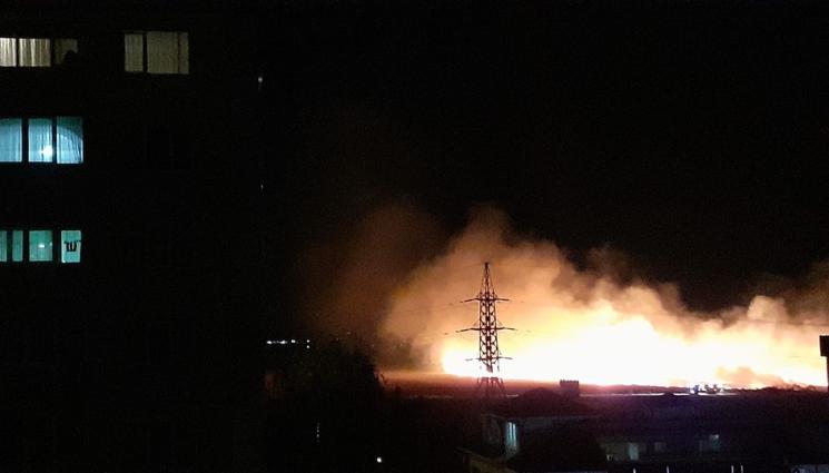 пожа - Пожар в столичния квартал „Обеля“ (СНИМКИ+ВИДЕО)