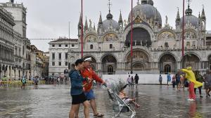 Венеция активира системата от плаващи диги срещу наводнения тъй като