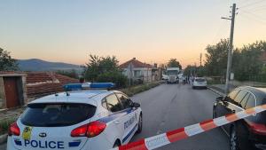 Трима от задържаните след тежката катастрофа в Бургаско остават в