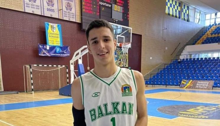 Александър Гавалюгов - Наш талант в баскетбола избран в идеалния отбор на Европа