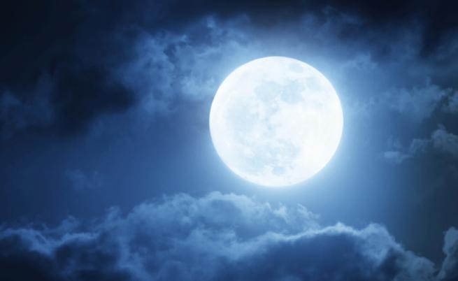 Астрофизик: На Луната има доста вещества, които могат да са полезни на човечеството