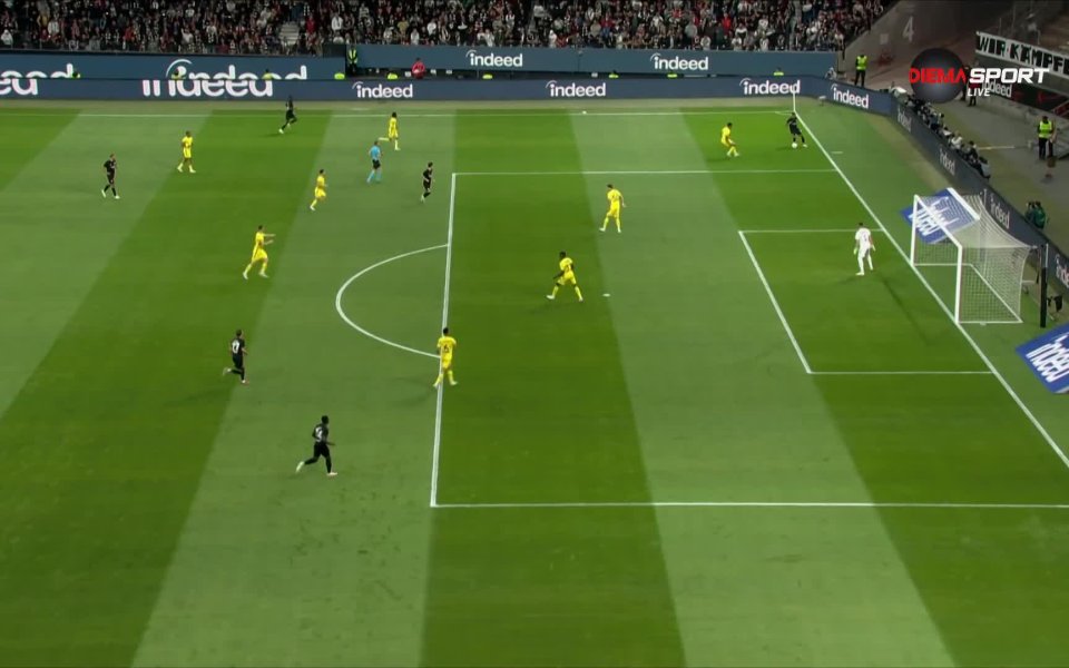 Стартът на второто полувреме на Айнтрахт Франкфурт - Левски видя