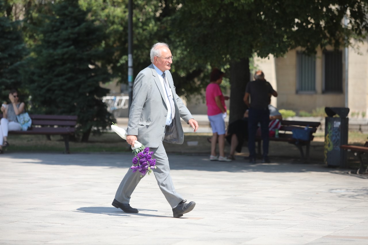 <p>Близки, приятели и роднини си взеха последно сбогом с Николай Колев-Босия в храм &bdquo;Св. Седмочисленици&ldquo; в София.</p>