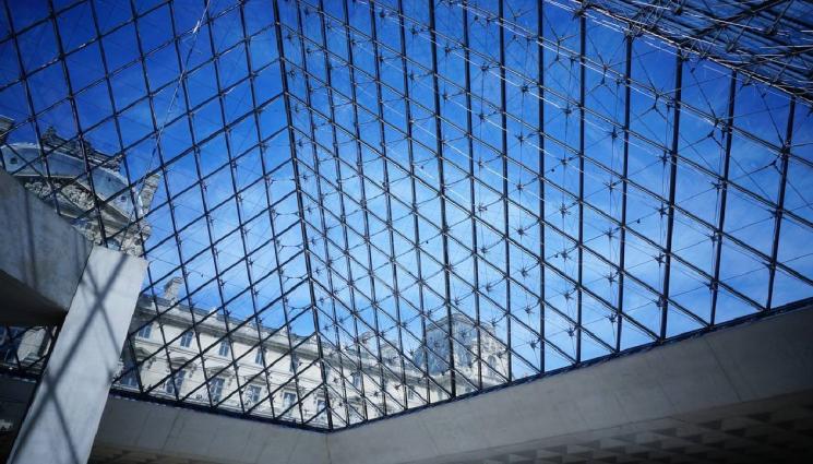 Лувър - СТАРО И НОВО: Висшата мода се настани в Лувъра