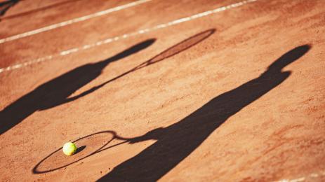 тенис двойки клей червен корт