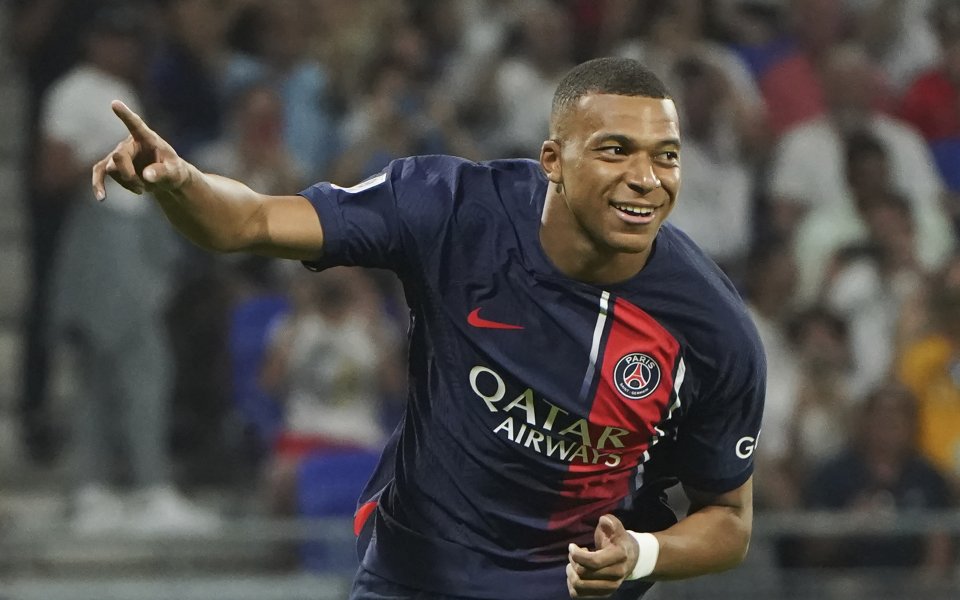 Лион и Пари Сен Жермен играят при резултат 0:2 в