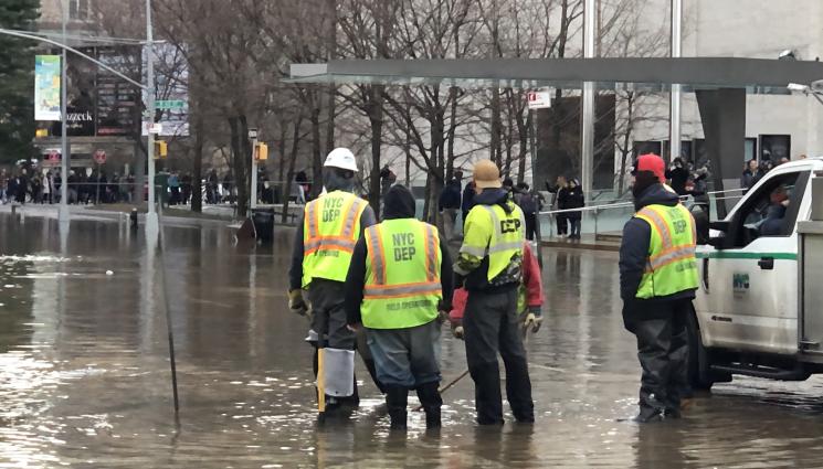 наводнение - В КАПАН: Вагон с пътници се напълни с вода (ВИДЕО)