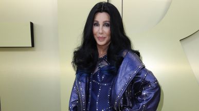 "Страхливката" Cher отново работи по мемоарите си