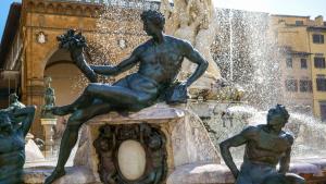 Германски турист повреди фонтана на Нептун във Флоренция съобщи ДПА